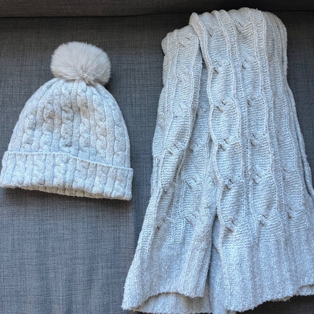 Aerie hat and scarf set
